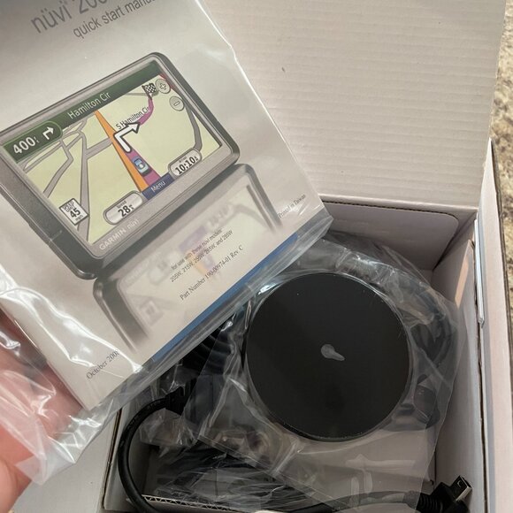 COLLECTOR Condition! Garmin NUVI 255WT. GPS Vehicle Navigation w/Window Suction. - Picture 6 of 9